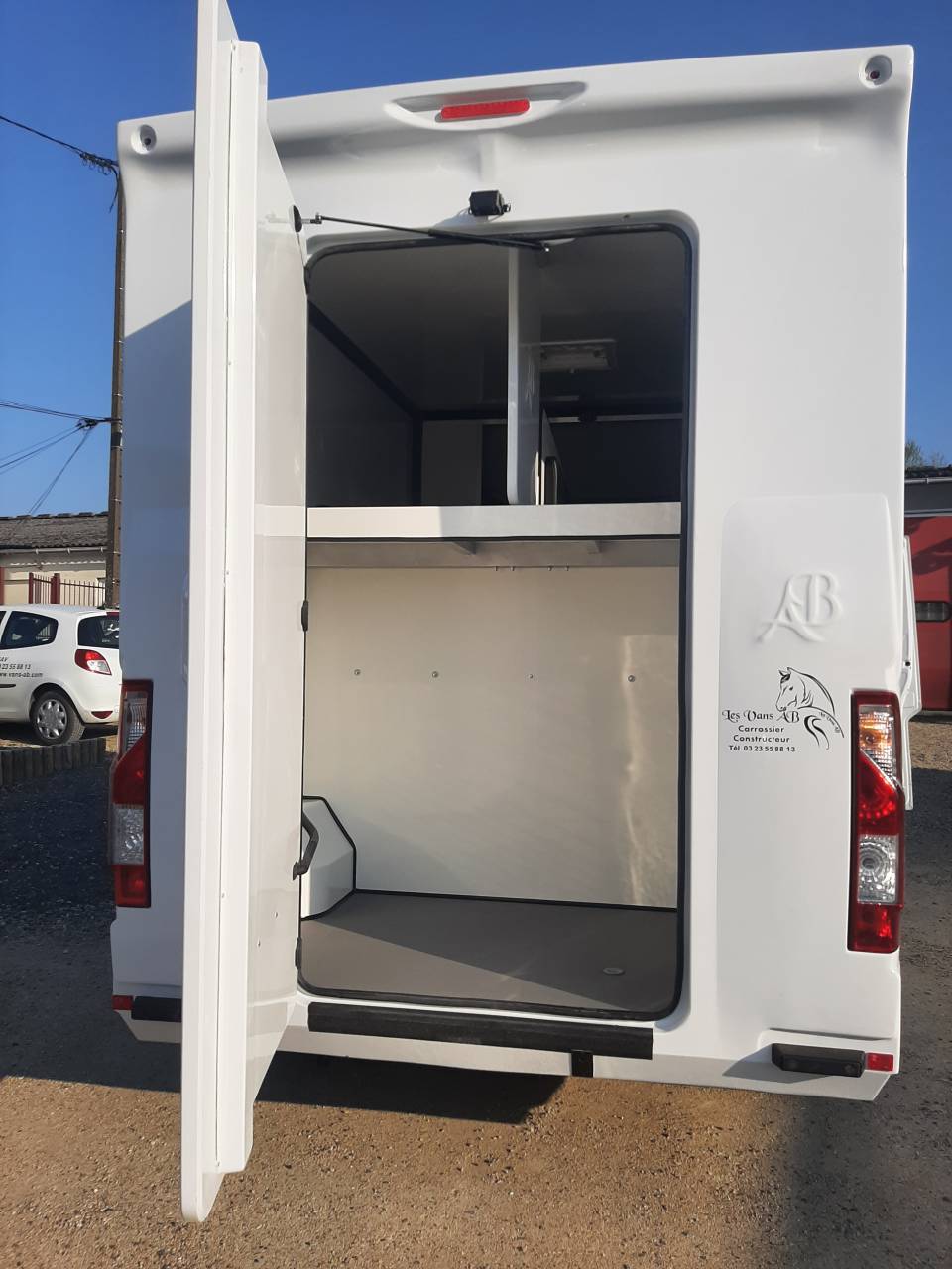 Kleine paardenvrachtwagen (B rijbewijs) Renault Master 2018 Tweedehands