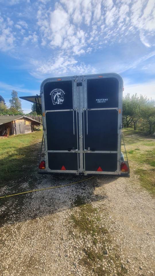 Paardentrailers Fautras Oblic+2 2 Paarden 2009 Tweedehands