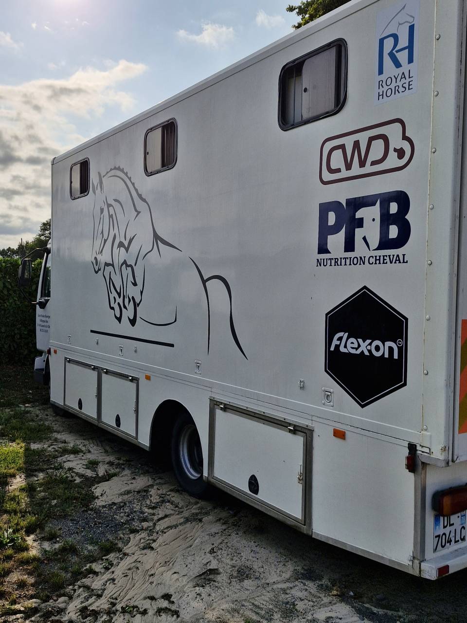 Zware paardenvrachtwagen (groot rijbewijs) Renault Midlum 2004 Tweedehands