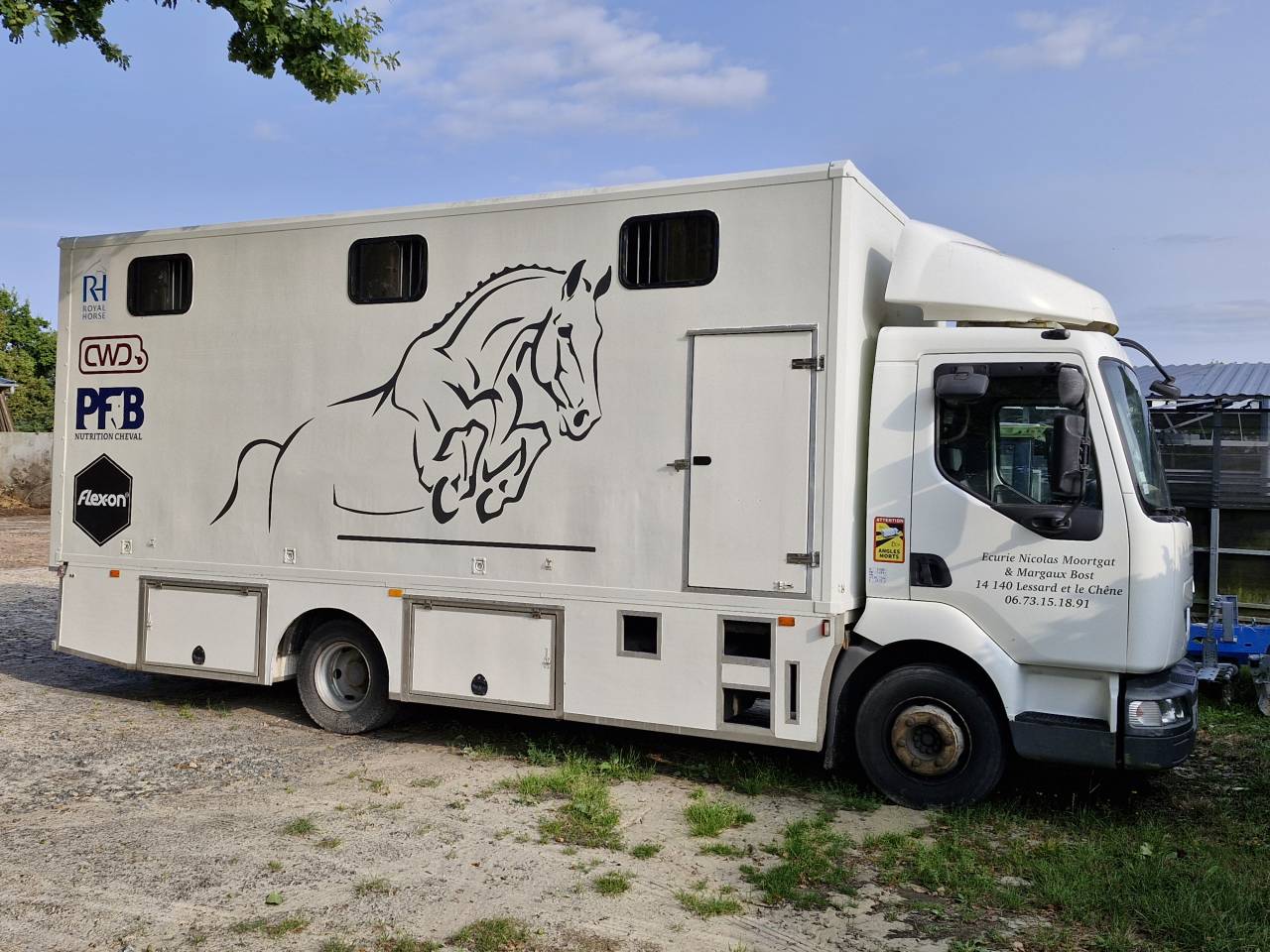 Zware paardenvrachtwagen (groot rijbewijs) Renault Midlum 2004 Tweedehands