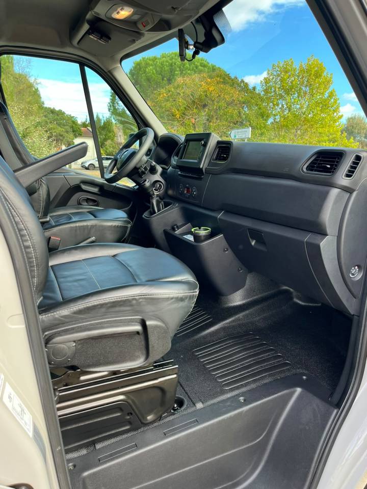 Kleine paardenvrachtwagen (B rijbewijs) Theault   Renault Master  - THEAULT Proton 5L 2023 Tweedehands