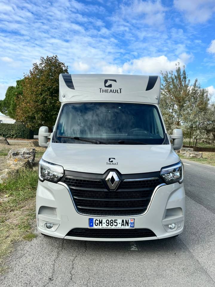 Kleine paardenvrachtwagen (B rijbewijs) Theault   Renault Master  - THEAULT Proton 5L 2023 Tweedehands