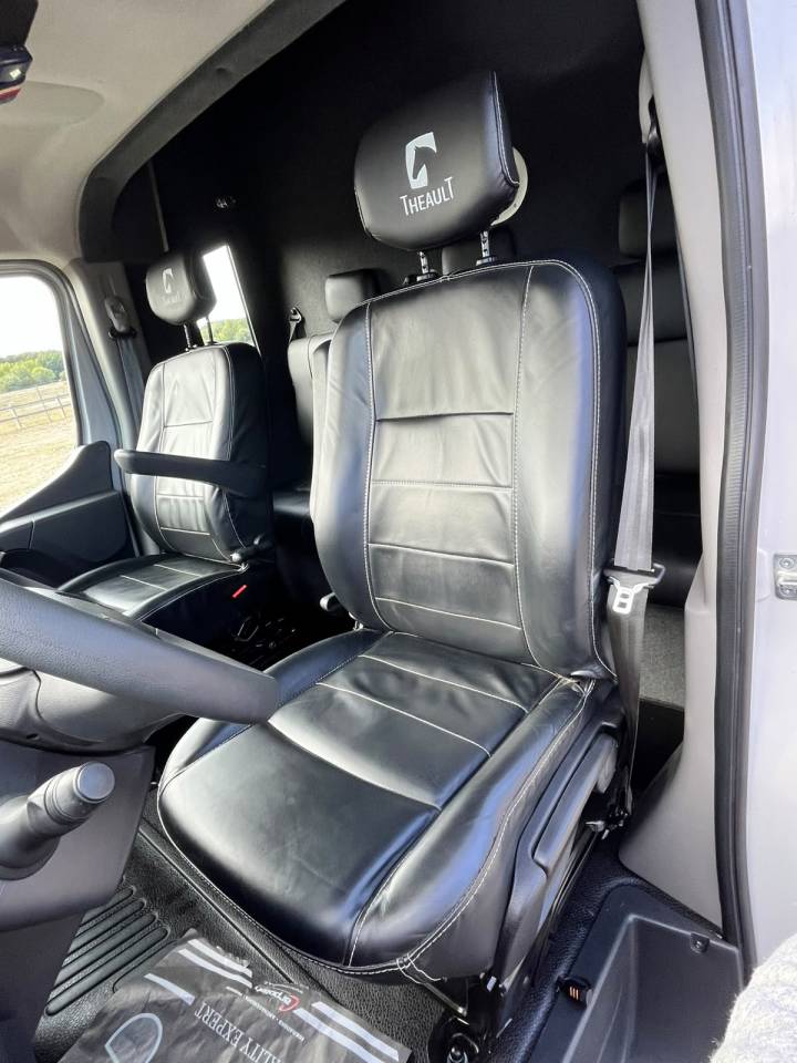 Kleine paardenvrachtwagen (B rijbewijs) Theault   Renault Master  - THEAULT Proton 5L 2023 Tweedehands