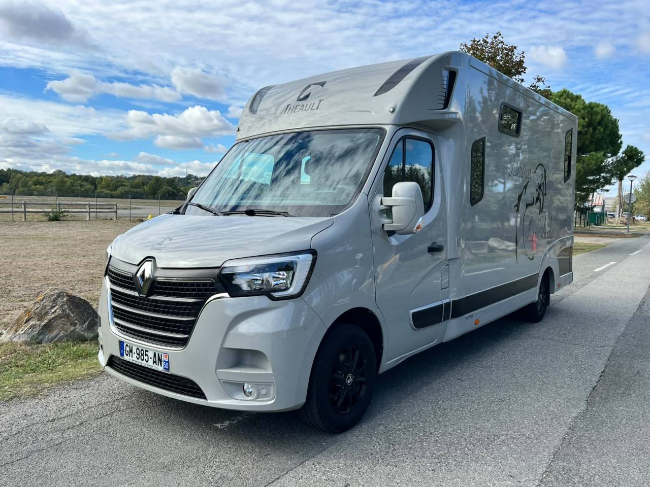 Kleine paardenvrachtwagen (B rijbewijs) Theault   Renault Master  - THEAULT Proton 5L 2023 Tweedehands