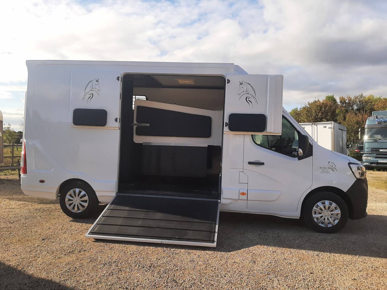 Kleine paardenvrachtwagen (B rijbewijs) Renault Master 2022 Tweedehands