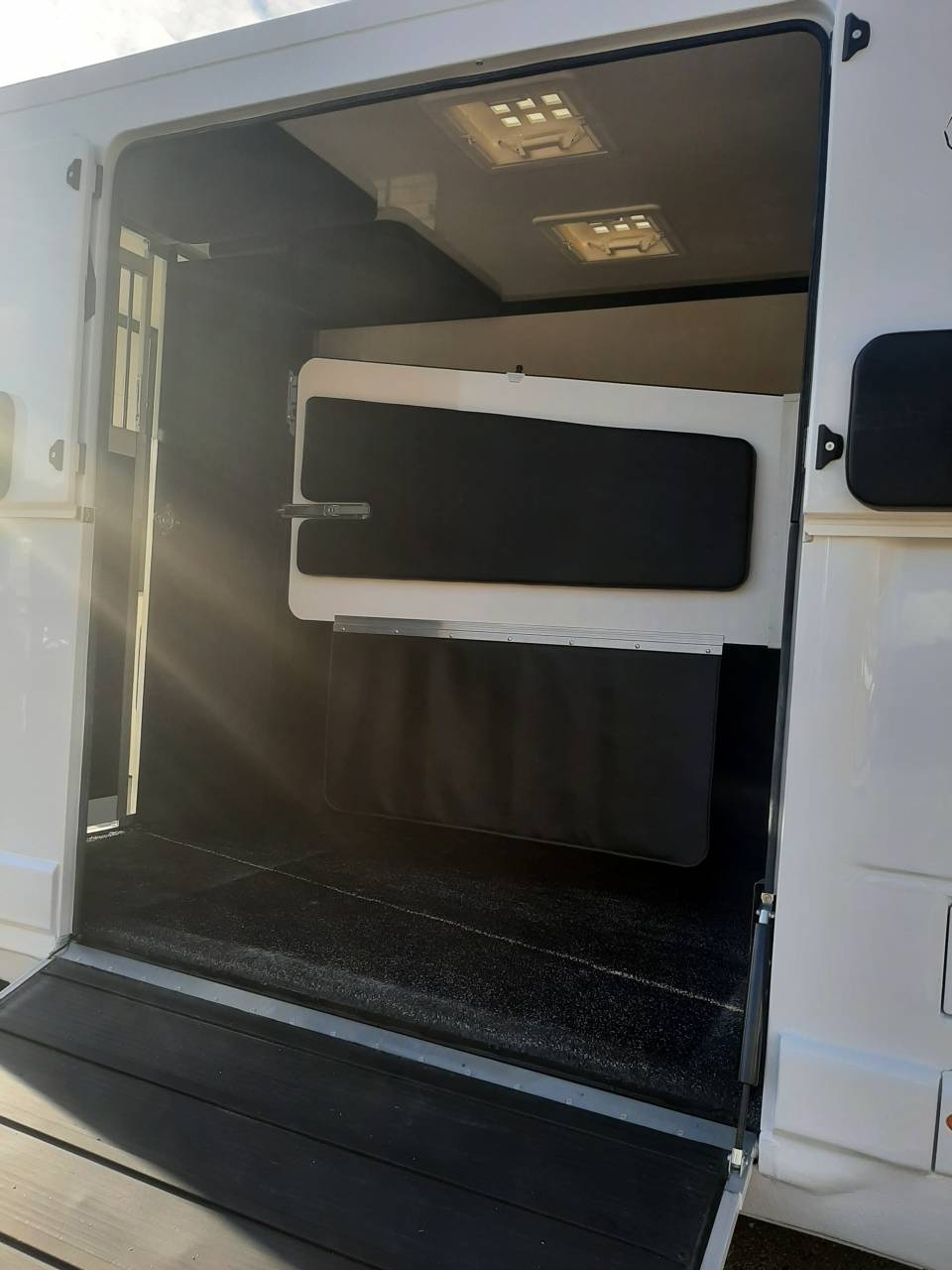 Kleine paardenvrachtwagen (B rijbewijs) Renault Master 2022 Tweedehands