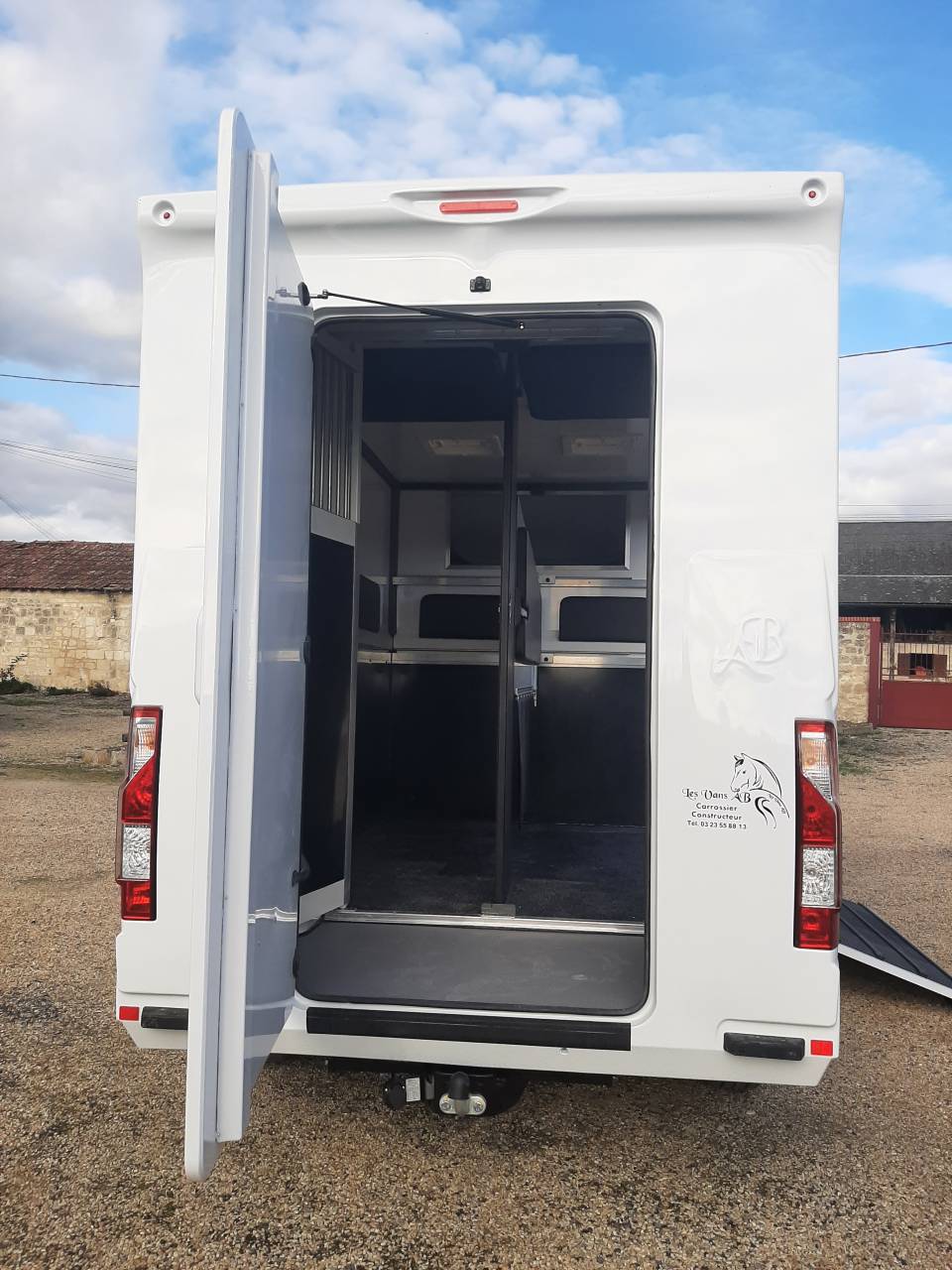 Kleine paardenvrachtwagen (B rijbewijs) Renault Master 2022 Tweedehands