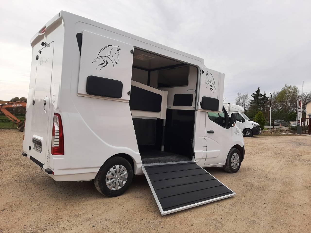Kleine paardenvrachtwagen (B rijbewijs) Renault Master 2017 Tweedehands