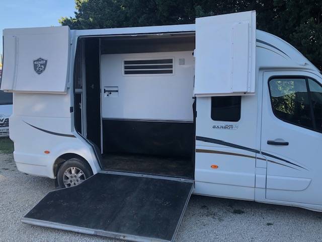 Kleine paardenvrachtwagen (B rijbewijs) Renault barbot XL 2020 Tweedehands
