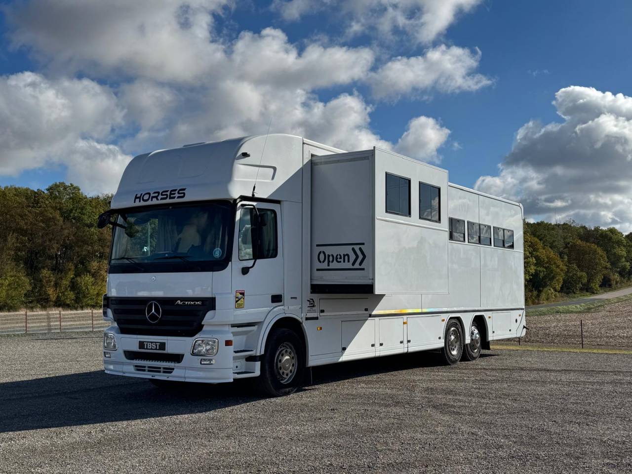 Zware paardenvrachtwagen (groot rijbewijs) Mercedes KRISMAR 2009 Tweedehands