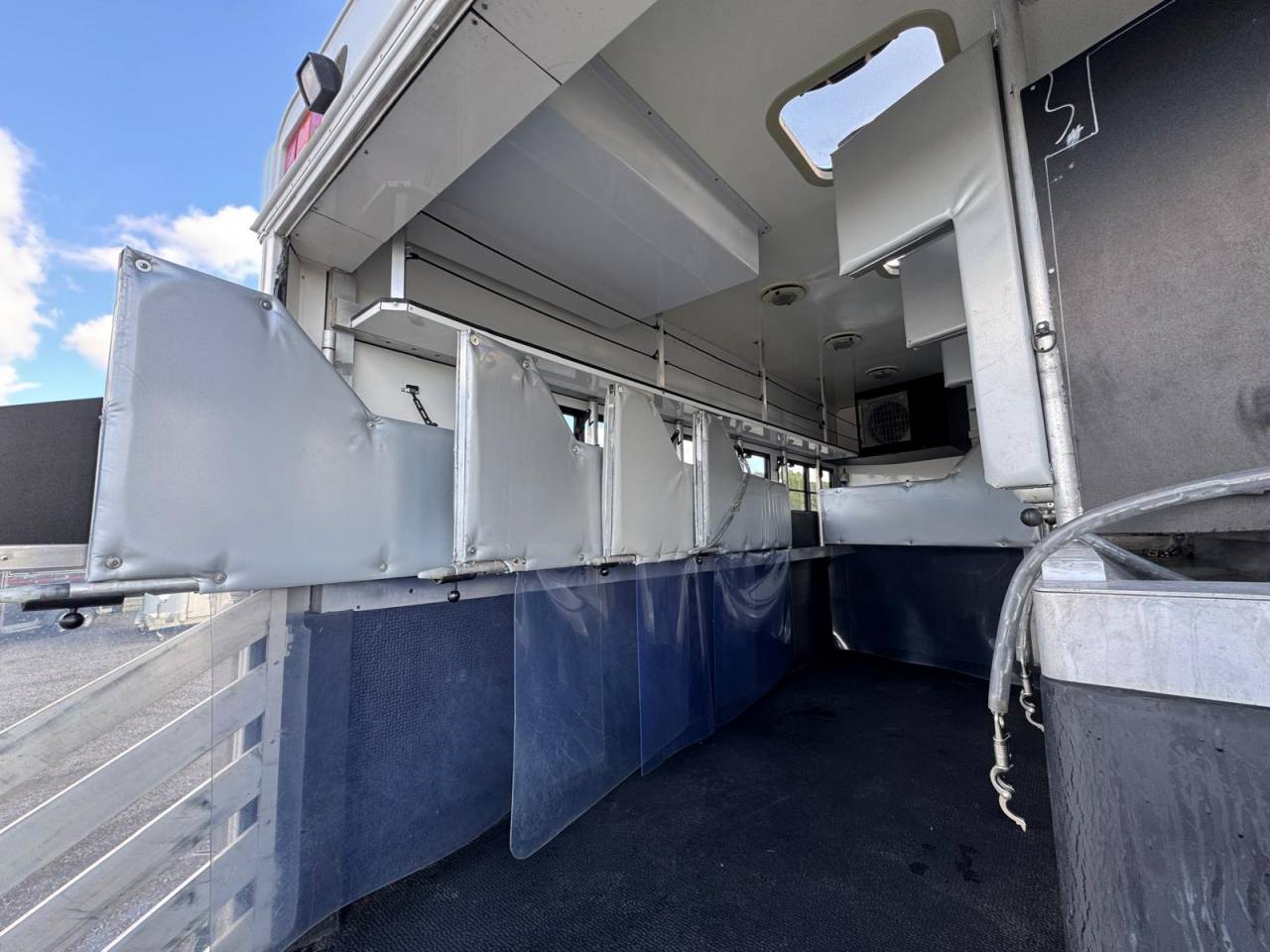 Zware paardenvrachtwagen (groot rijbewijs) Mercedes KRISMAR 2009 Tweedehands