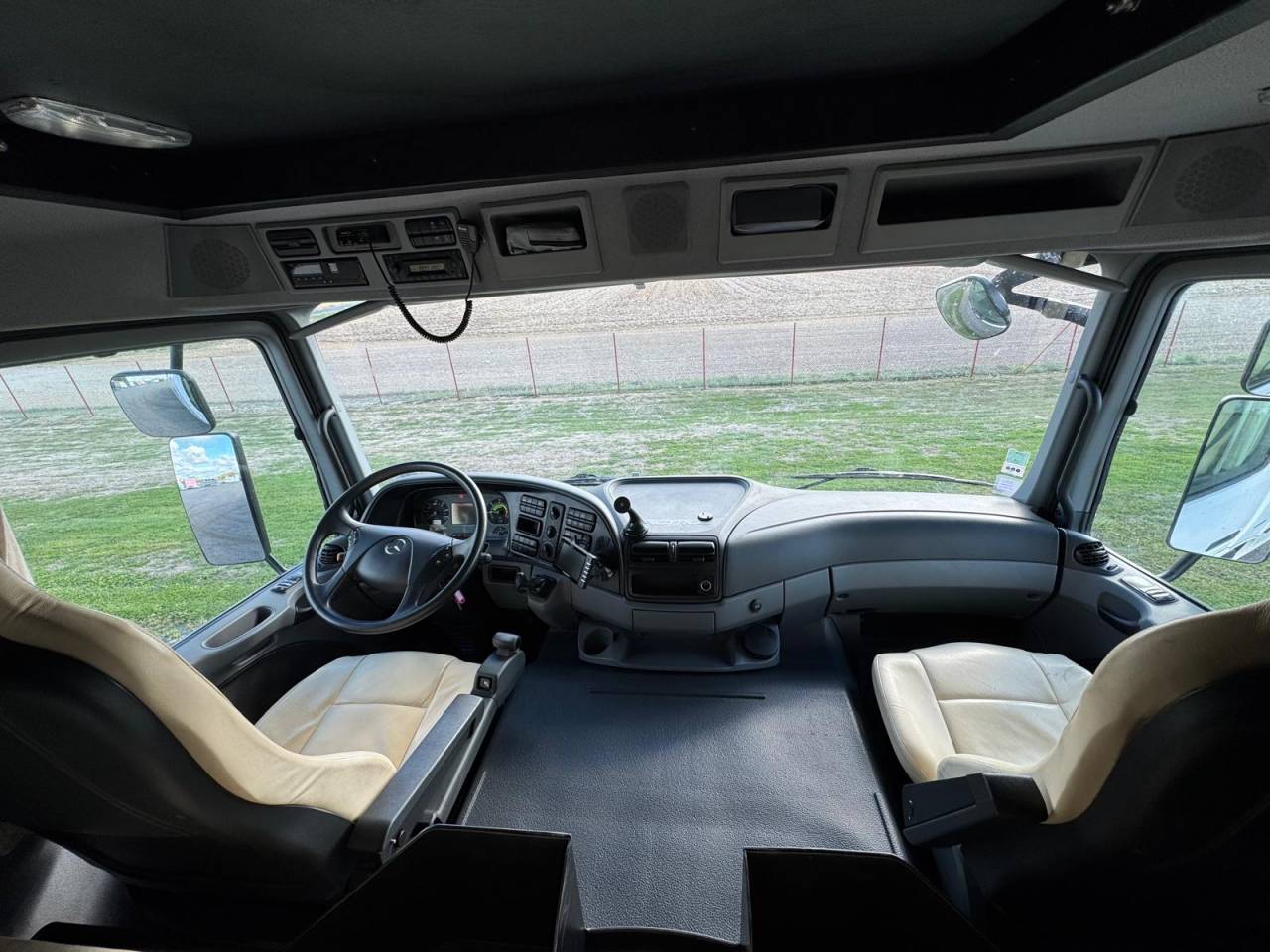 Zware paardenvrachtwagen (groot rijbewijs) Mercedes KRISMAR 2009 Tweedehands