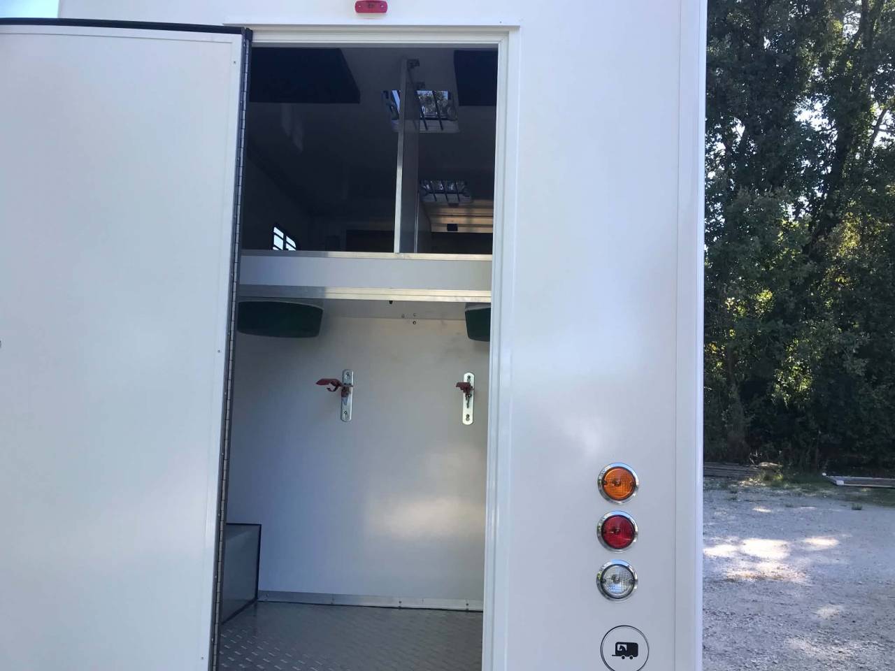 Kleine paardenvrachtwagen (B rijbewijs) Renault  2014 Tweedehands