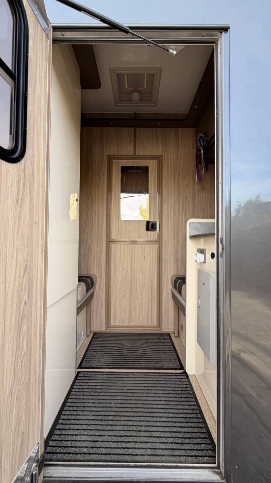 Kleine paardenvrachtwagen (B rijbewijs) Bloomfields Bloomfields Eventer Compact 3.5T 2018 Tweedehands