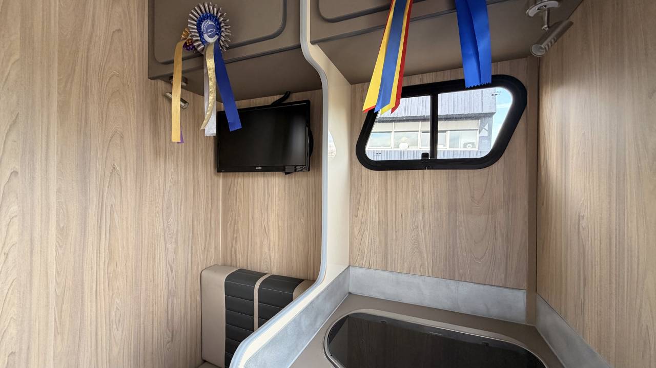 Kleine paardenvrachtwagen (B rijbewijs) Bloomfields Bloomfields Eventer Compact 3.5T 2018 Tweedehands