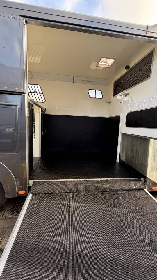Kleine paardenvrachtwagen (B rijbewijs) Bloomfields Bloomfields Eventer Compact 3.5T 2018 Tweedehands