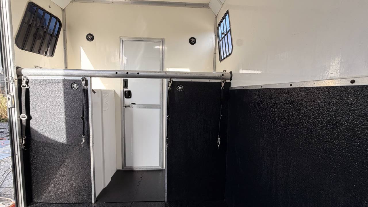 Kleine paardenvrachtwagen (B rijbewijs) Bloomfields Bloomfields Eventer Compact 3.5T 2018 Tweedehands
