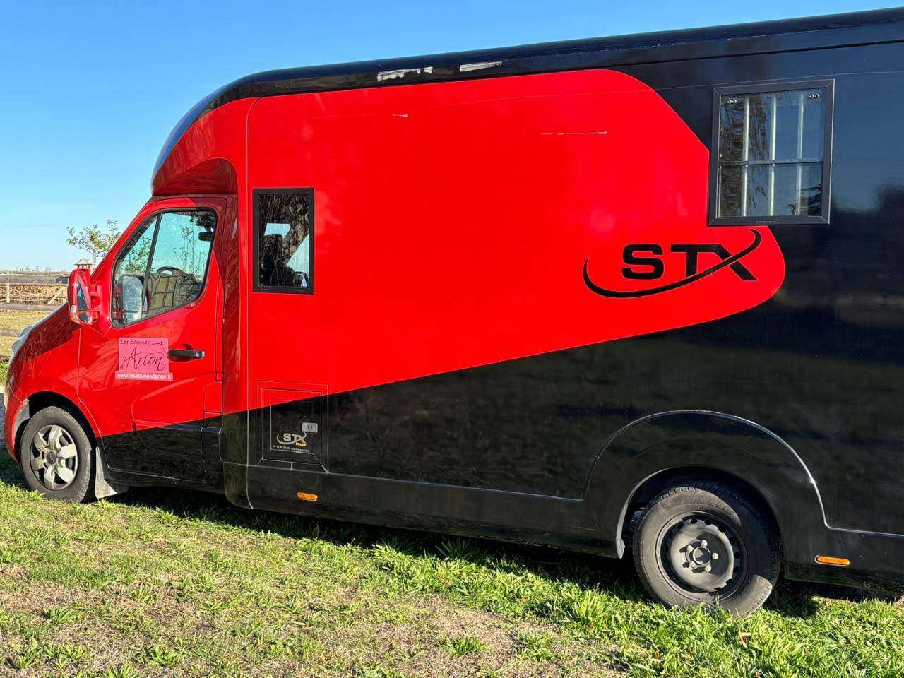 Kleine paardenvrachtwagen (B rijbewijs) STX RENAULT STX MASTER 2020 Tweedehands