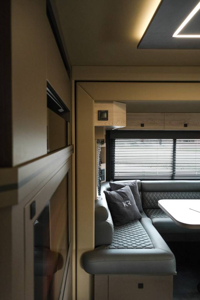 Zware paardenvrachtwagen (groot rijbewijs) Krismar Mercedes-Benz Gigaspace 2548 2026 Nieuw