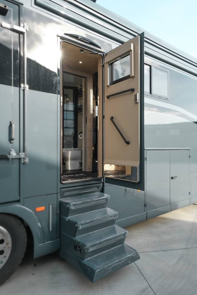 Zware paardenvrachtwagen (groot rijbewijs) Krismar Mercedes-Benz Gigaspace 2548 2026 Nieuw
