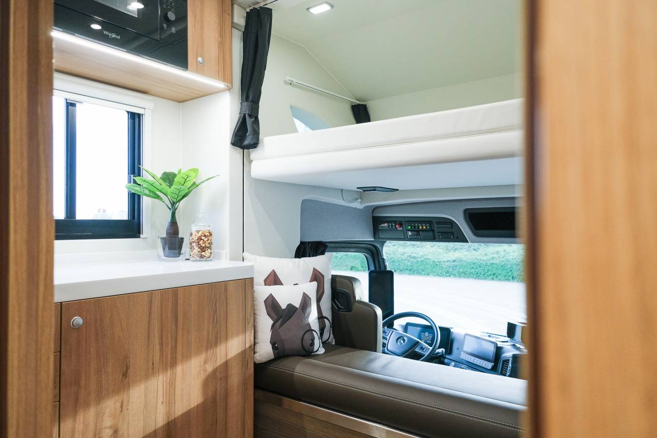 Zware paardenvrachtwagen (groot rijbewijs) Krismar Mercedes-Benz Classicspace 2640 2026 Nieuw