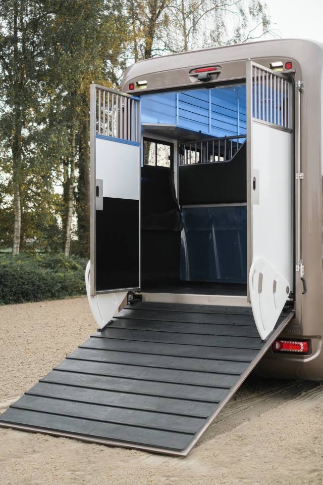 Zware paardenvrachtwagen (groot rijbewijs) Krismar Mercedes-Benz Classicspace 2640 2026 Nieuw