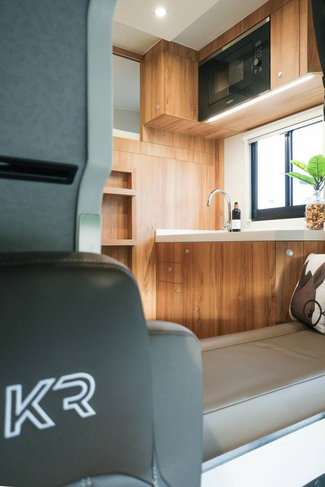 Zware paardenvrachtwagen (groot rijbewijs) Krismar Mercedes-Benz Classicspace 2640 2026 Nieuw