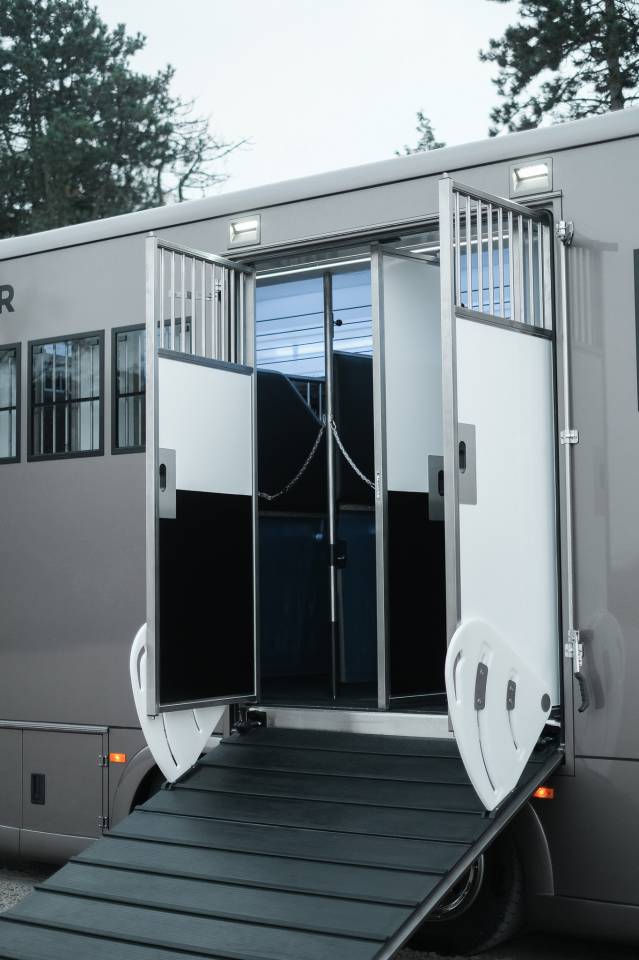Zware paardenvrachtwagen (groot rijbewijs) Krismar Mercedes-Benz Classicspace 2640 2026 Nieuw