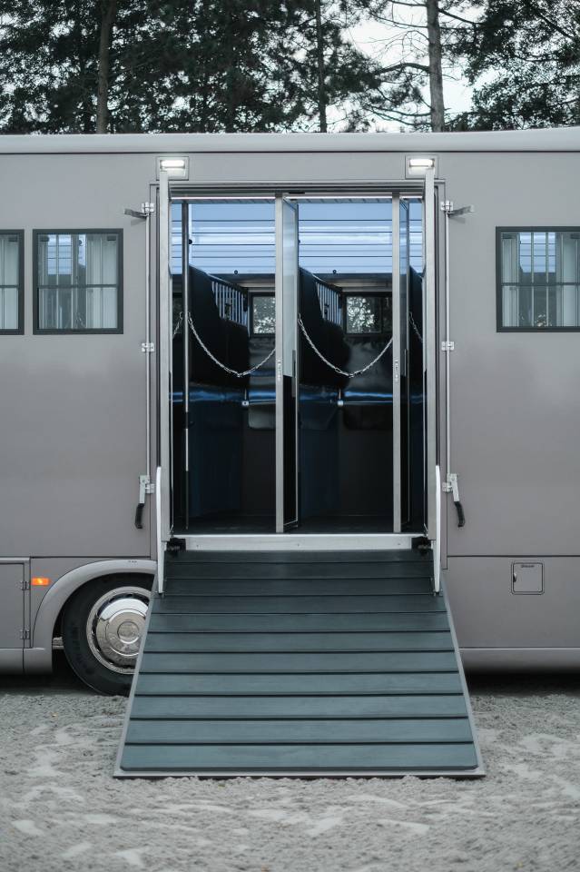 Zware paardenvrachtwagen (groot rijbewijs) Krismar Mercedes-Benz Classicspace 2640 2026 Nieuw