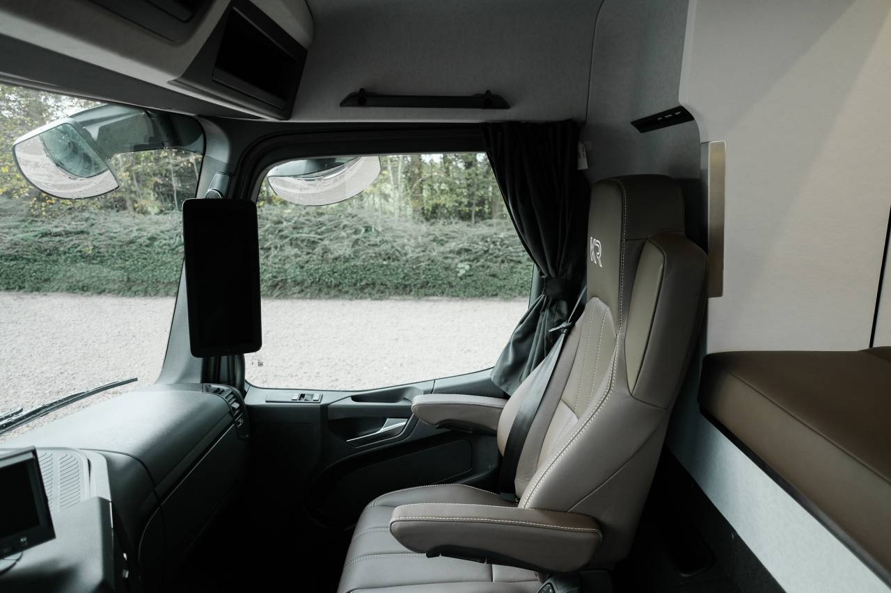 Zware paardenvrachtwagen (groot rijbewijs) Krismar Mercedes-Benz Classicspace 2640 2026 Nieuw