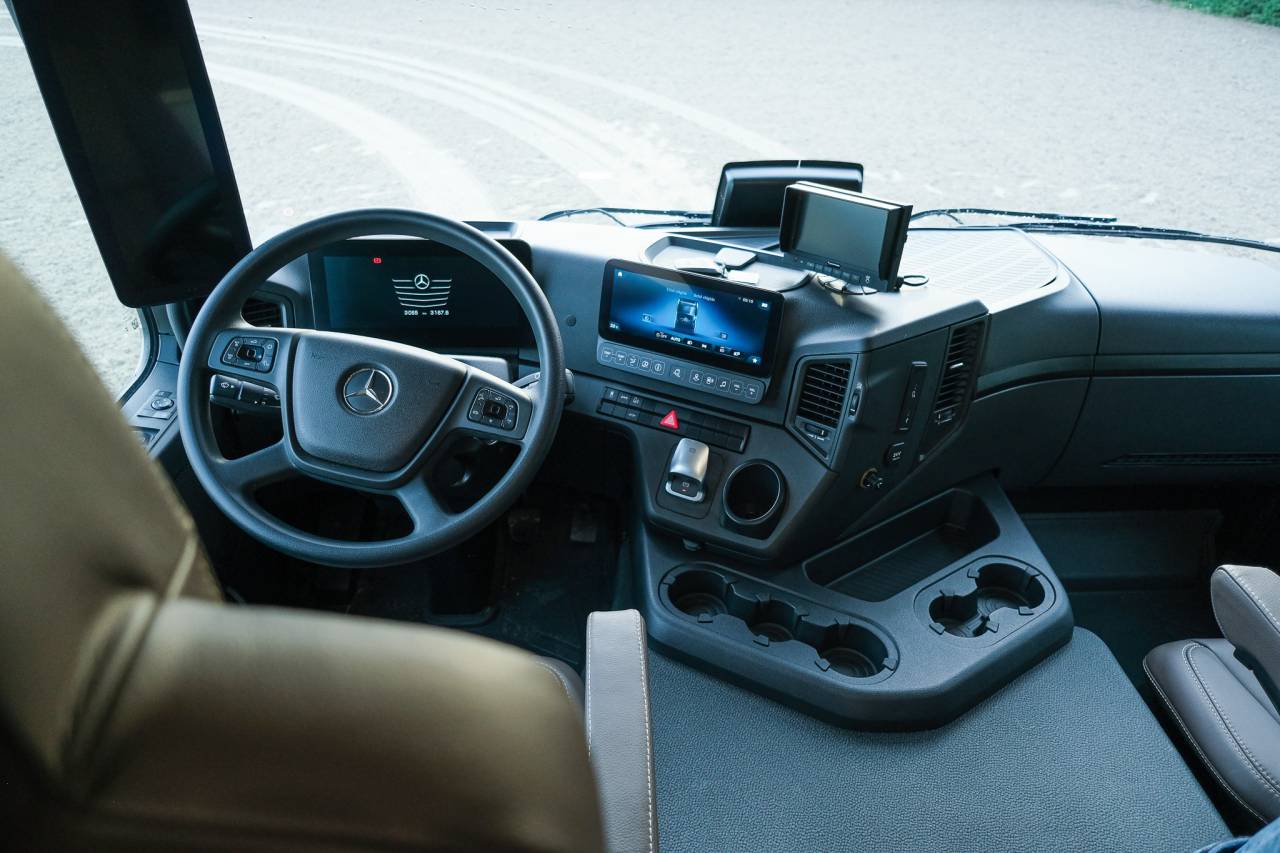 Zware paardenvrachtwagen (groot rijbewijs) Krismar Mercedes-Benz Classicspace 2640 2026 Nieuw