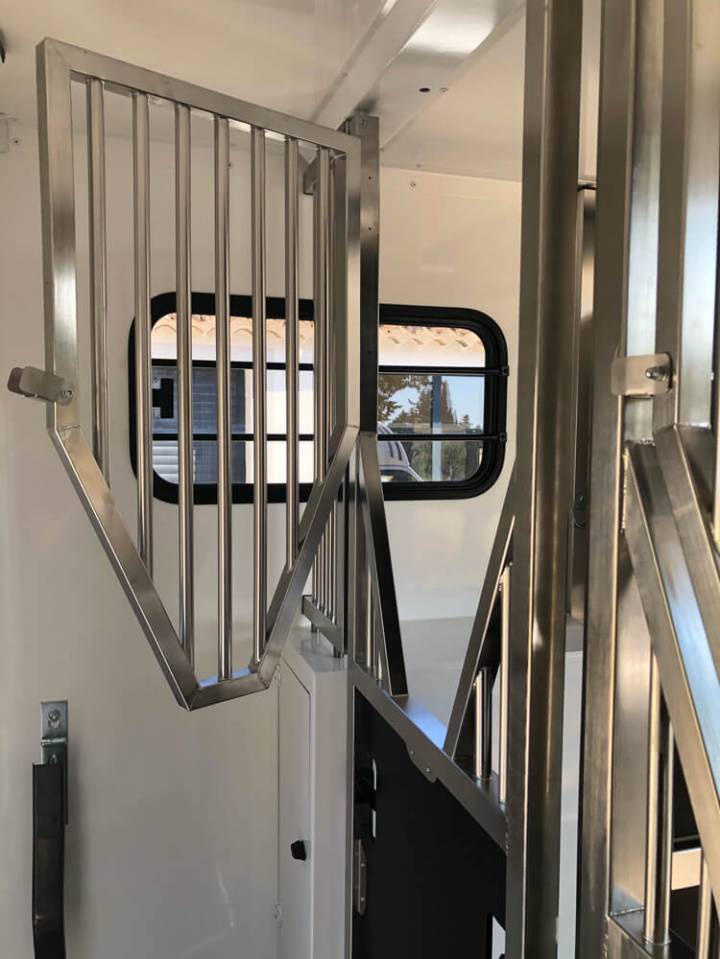 Kleine paardenvrachtwagen (B rijbewijs) Trans Box SVELTO 3S 2024 Nieuw