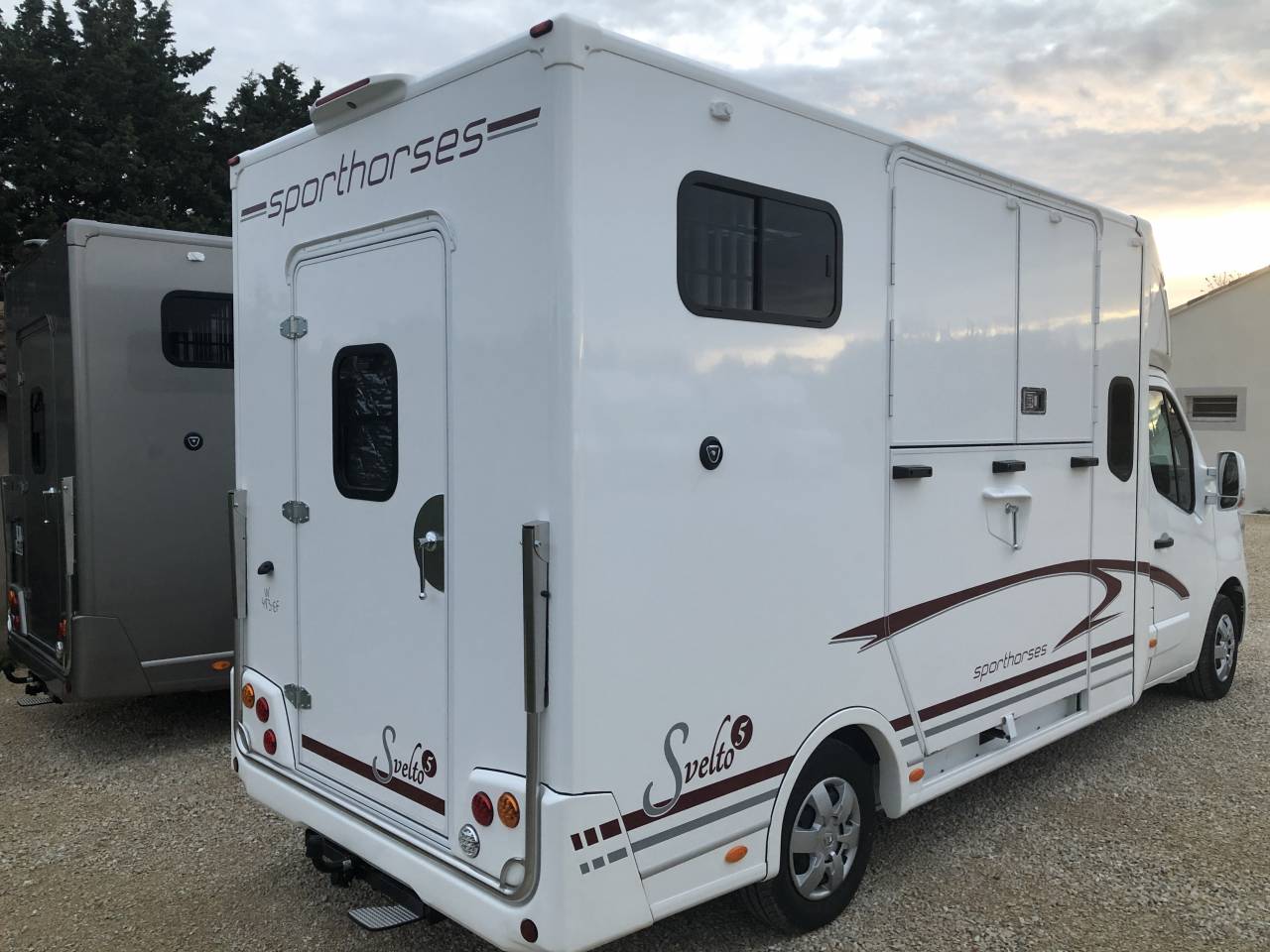 Kleine paardenvrachtwagen (B rijbewijs) Trans Box SVELTO 5 S 2024 Nieuw