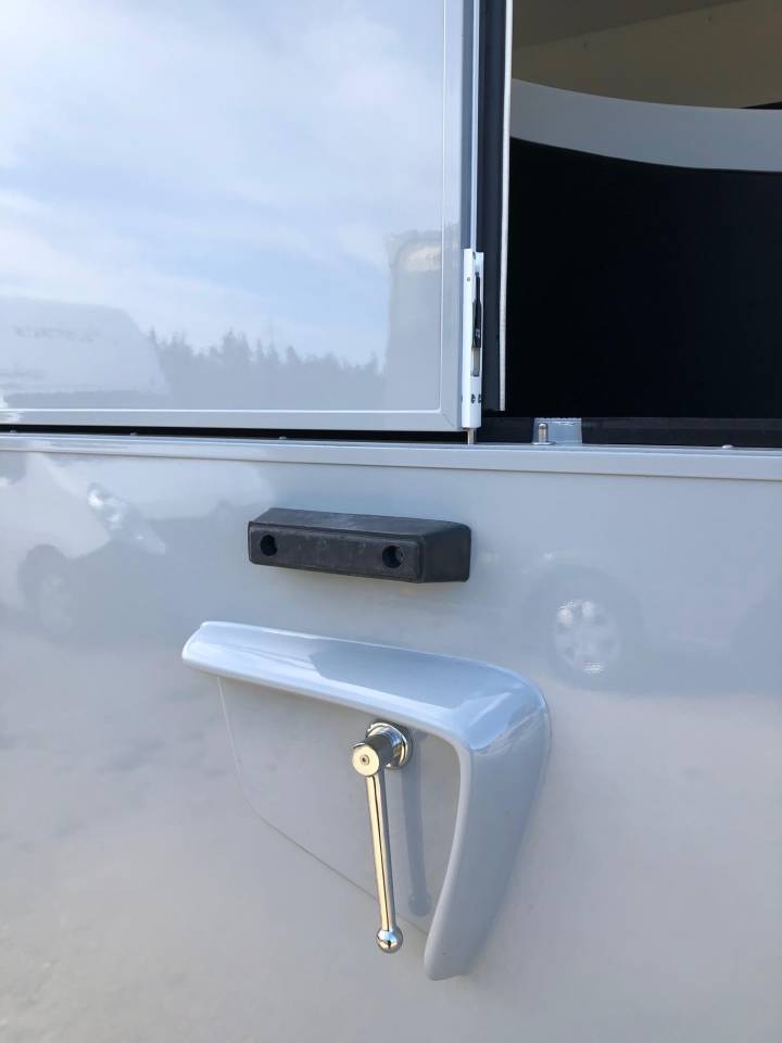 Kleine paardenvrachtwagen (B rijbewijs) Trans Box SVELTO 4 2024 Nieuw