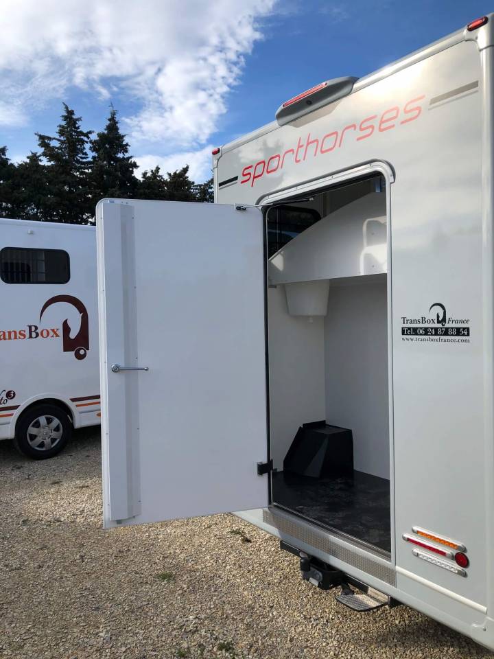 Kleine paardenvrachtwagen (B rijbewijs) Trans Box SVELTO 4 2024 Nieuw