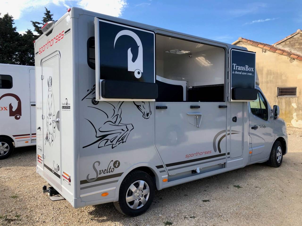 Kleine paardenvrachtwagen (B rijbewijs) Trans Box SVELTO 4 2024 Nieuw