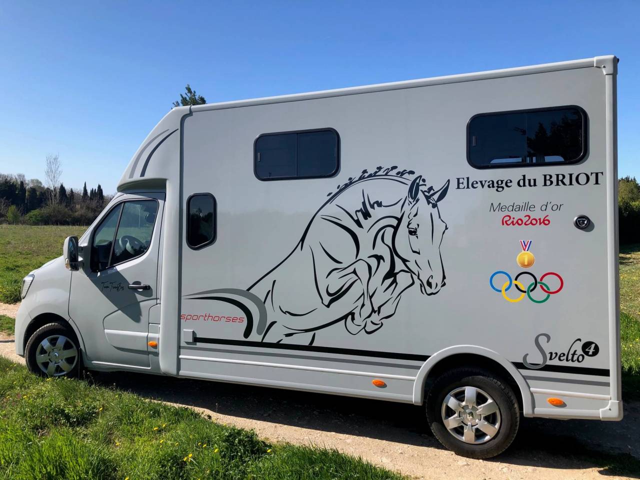 Kleine paardenvrachtwagen (B rijbewijs) Trans Box SVELTO 4 2024 Nieuw