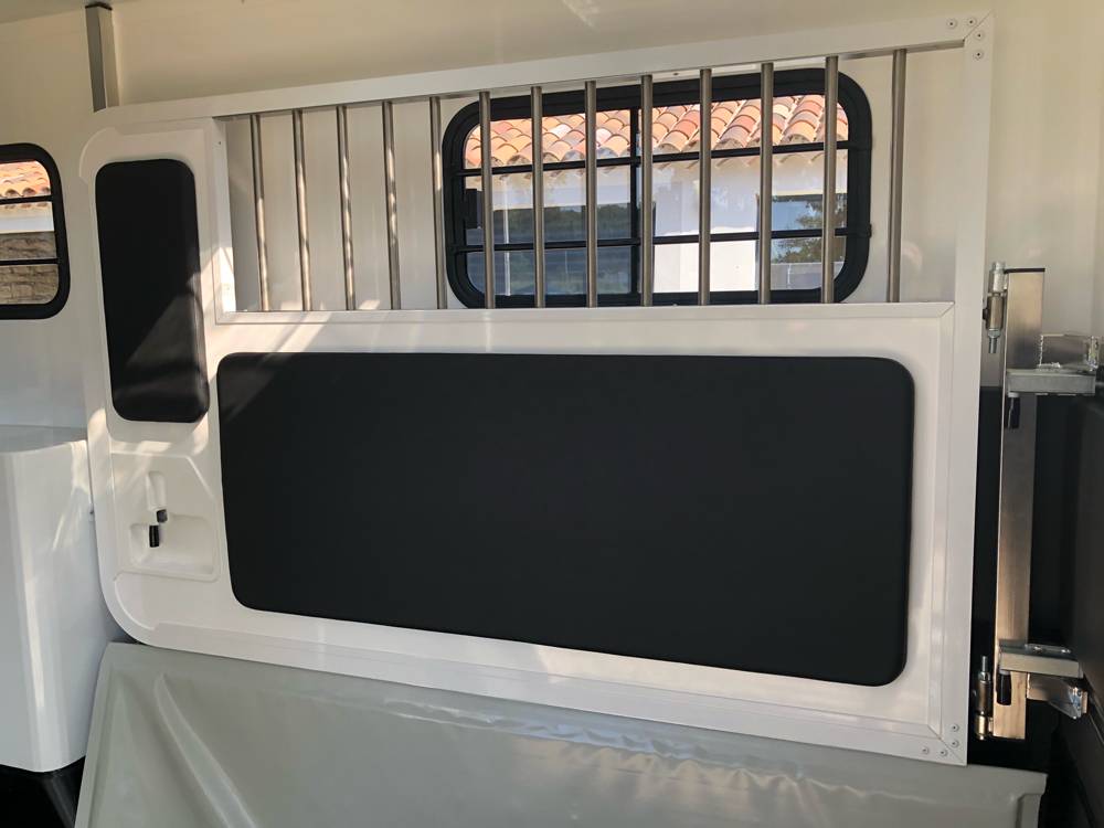 Kleine paardenvrachtwagen (B rijbewijs) Trans Box SVELTO 4 2024 Nieuw