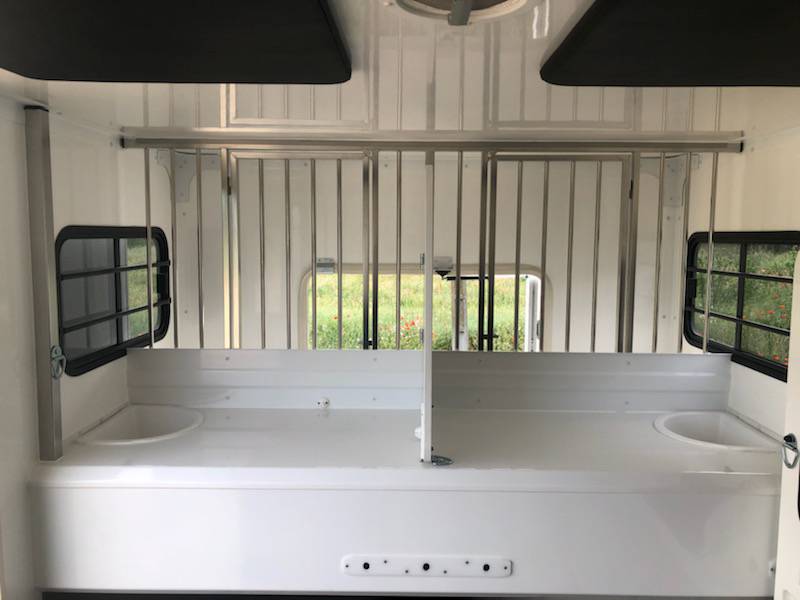 Kleine paardenvrachtwagen (B rijbewijs) Trans Box SVELTO 4 2024 Nieuw