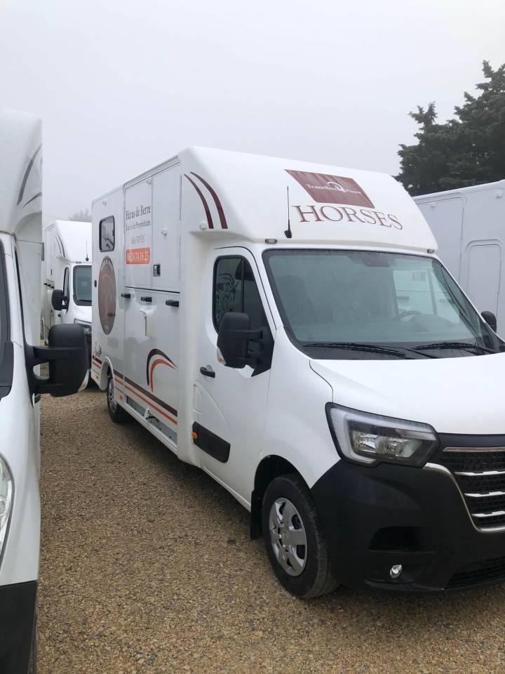 Kleine paardenvrachtwagen (B rijbewijs) Trans Box SVELTO 3R 2024 Nieuw