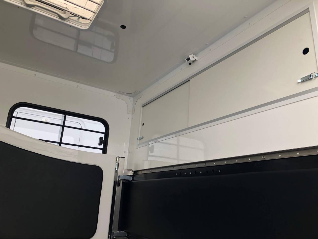 Kleine paardenvrachtwagen (B rijbewijs) Trans Box SVELTO 3R 2024 Nieuw