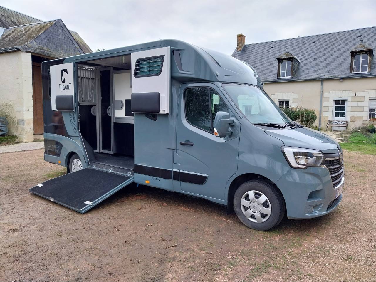 Kleine paardenvrachtwagen (B rijbewijs) Theault Proteo Switch 2021 Tweedehands