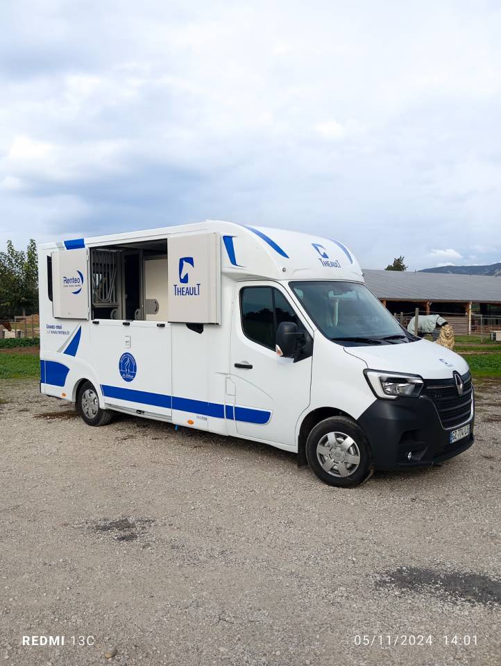 Kleine paardenvrachtwagen (B rijbewijs) Theault Proteo Swtich  2024 Tweedehands