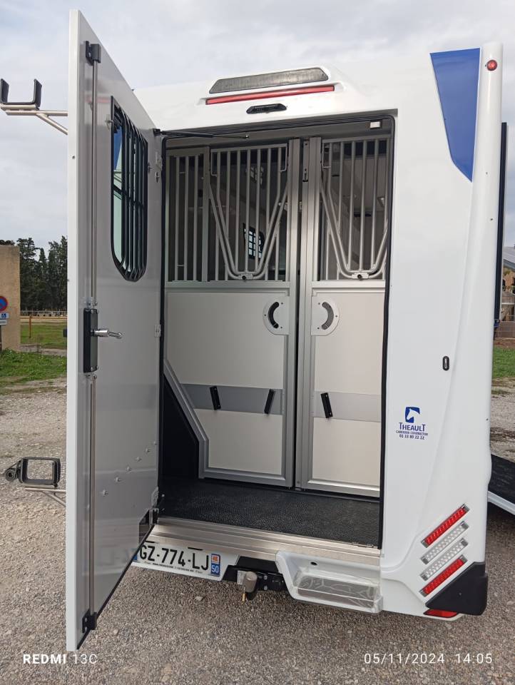 Kleine paardenvrachtwagen (B rijbewijs) Theault Proteo Swtich  2024 Tweedehands