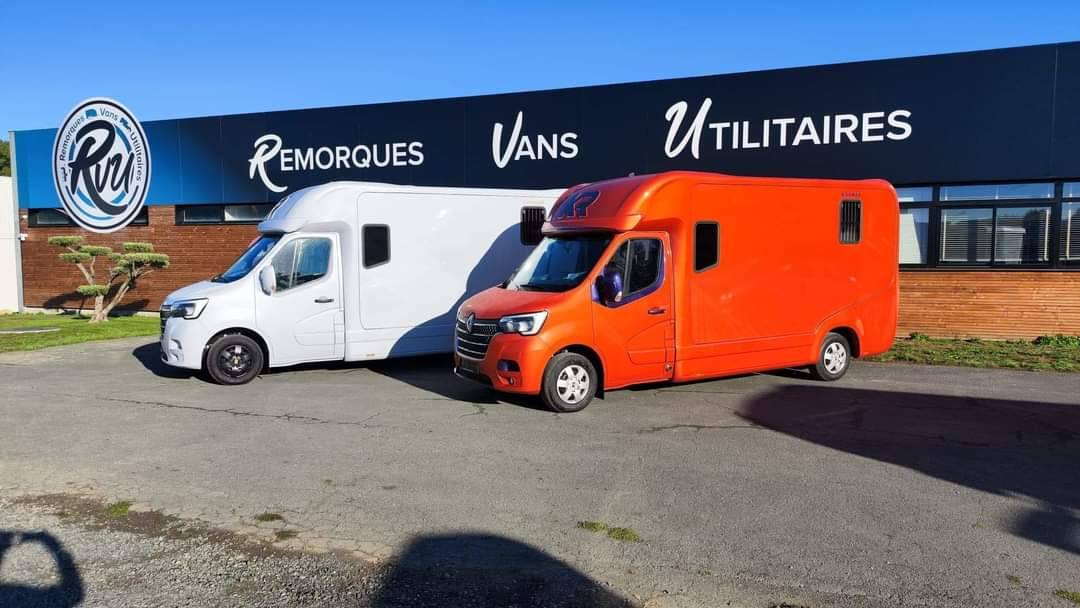 Kleine paardenvrachtwagen (B rijbewijs) Krismar  2023 Nieuw