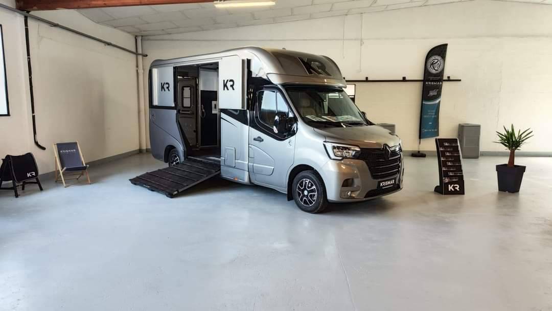 Kleine paardenvrachtwagen (B rijbewijs) Krismar  2023 Nieuw