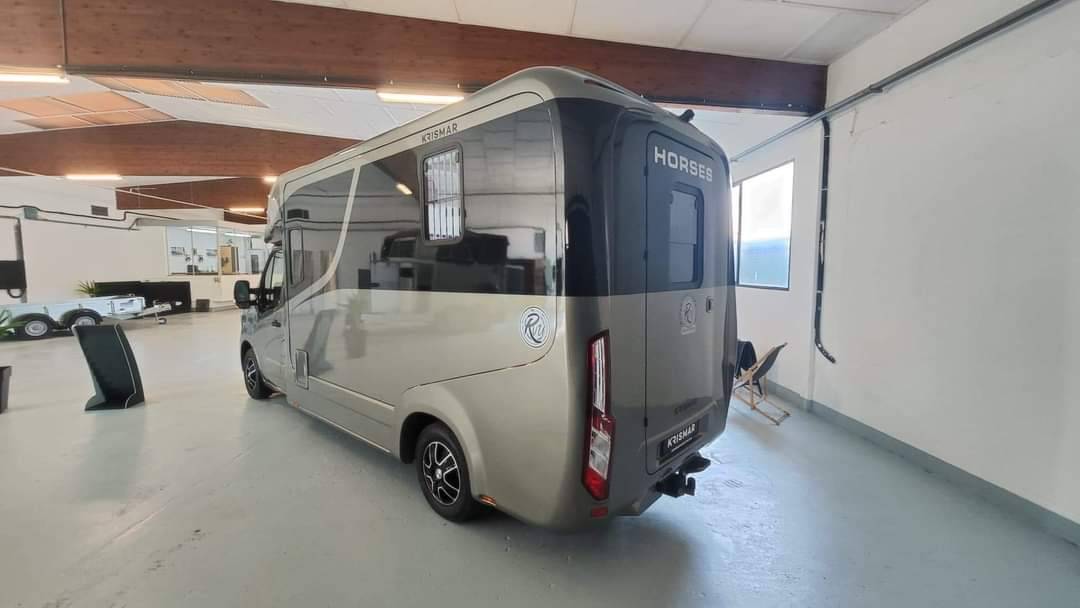 Kleine paardenvrachtwagen (B rijbewijs) Krismar  2023 Nieuw