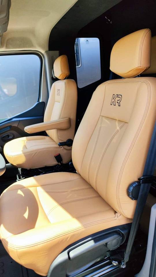 Kleine paardenvrachtwagen (B rijbewijs) Krismar  2023 Nieuw