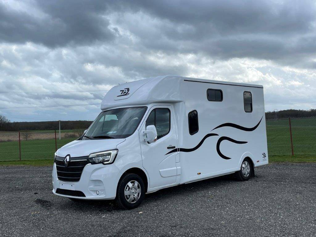 Kleine paardenvrachtwagen (B rijbewijs) Renault Master 2023 Nieuw