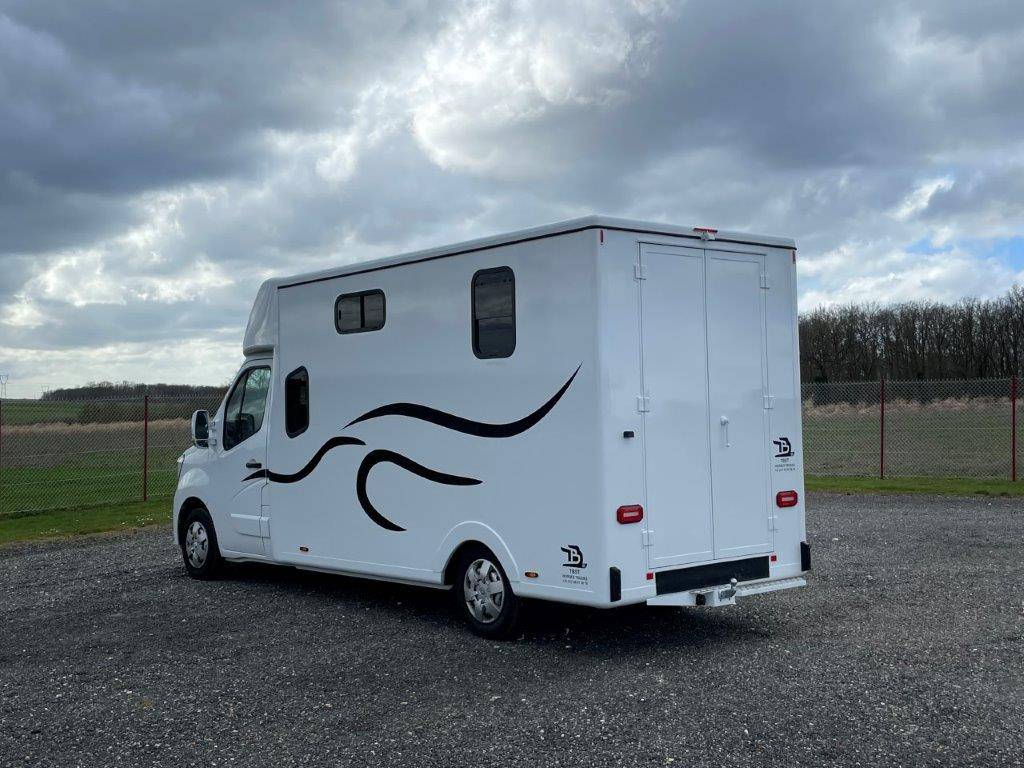 Kleine paardenvrachtwagen (B rijbewijs) Renault Master 2023 Nieuw